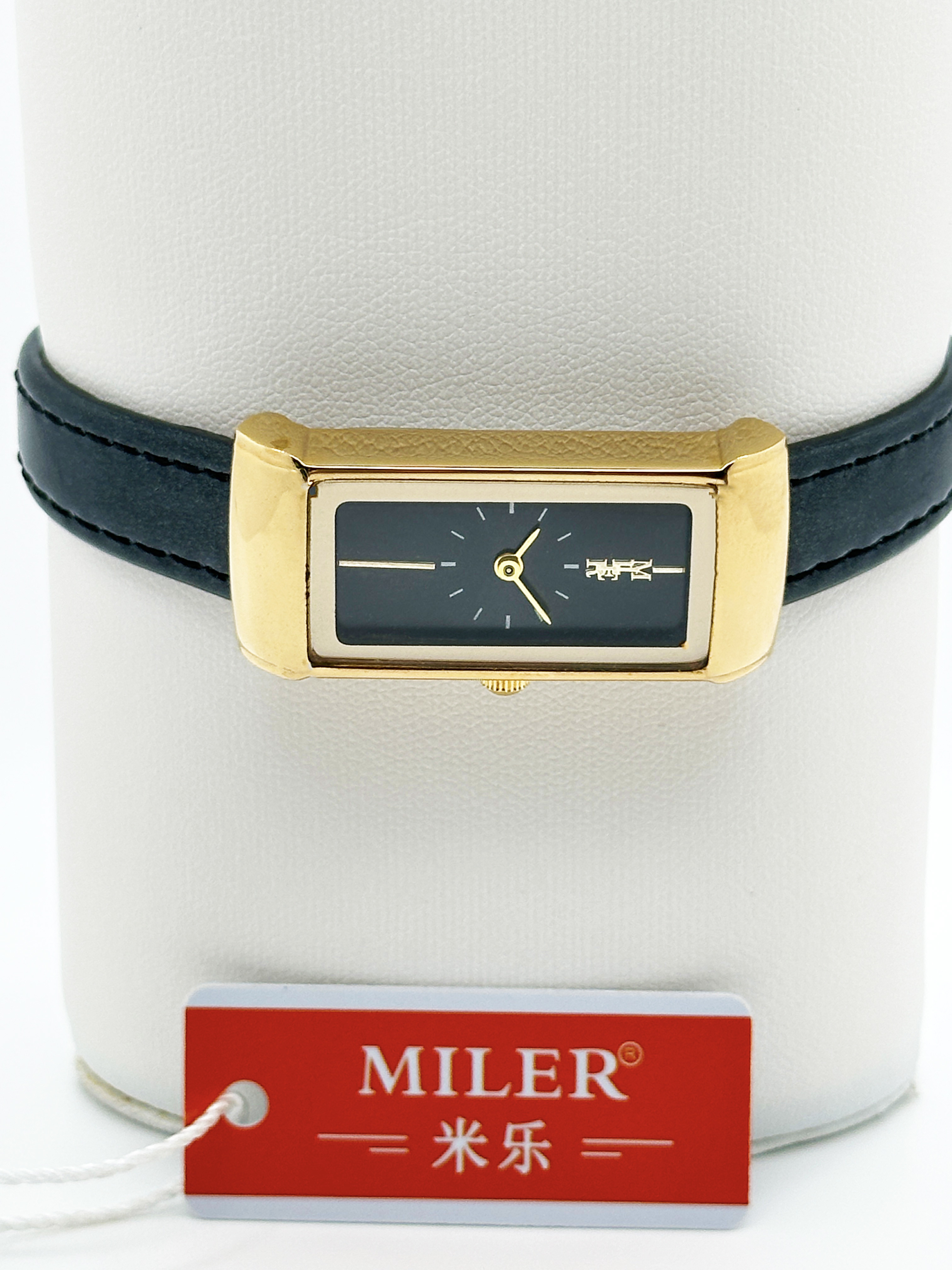 Scratch Resistant Elegant Womens Quartz Watch With Luminous Hands And Buckle Clasp