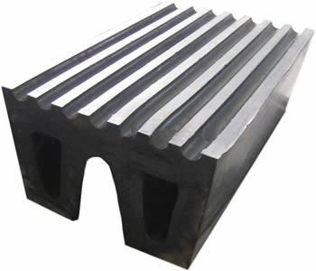 China CCS Tugboat Protection W Rubber Fender With 70A-85A Hardness factory