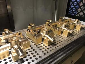 China Mitsubishi Control System CNC Polishing Machine For Bathroom Fitting Accessories factory