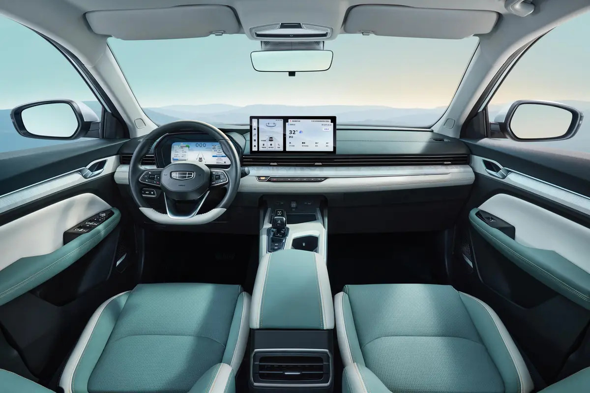 Geely Emgrand L Thor HiP EV Car Plug-in Hybrid 230km/h High speed Long Range 4735*1815*1495mm with speed Safety Features