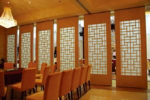 China Interior Sliding Door Acoustic Dining Room Dividers 500 / 1200mm Width factory