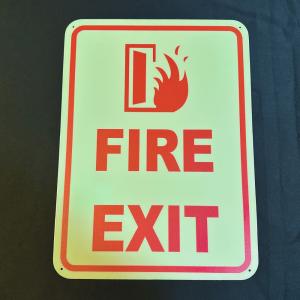 China 280*380 mm Aluminum Weatherproof Fire Exit Safety Sign Glow In The Dark factory