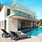 Modern Outdoor Beach Patio Hotel Sun Lounger Chair with Cushion and Stackable