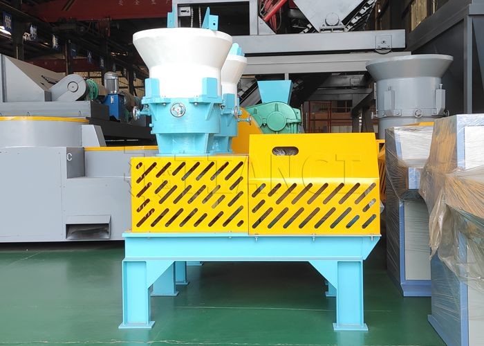 Animal Manure Granulator Flat Film Extrusion Granulator Within 3-50mm Size