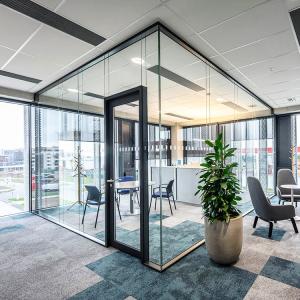 China Heavy Duty Glass Partition Wall Safety Aluminum Profile Glass Partition Wall factory