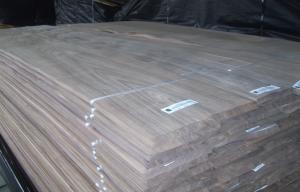 China Quarter Cut Walnut Furniture Wood Veneer , Dark Wood Veneering factory