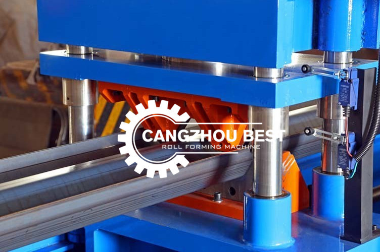 Steel 10m/Min Purlin Roll Forming Machine Highway Guardrail Production