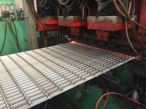 China Engineering Hot Dip Galvanized 0.3mm Stainless Steel Bar Grating Walkway Drainage Cover Or Paltform Stair Treads factory