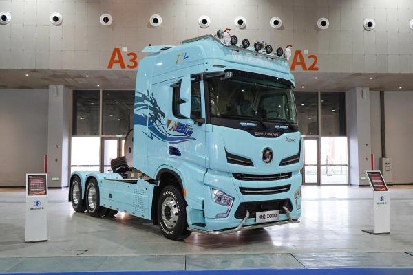 Shacman X6000 Tractor Truck Diesel 700 Hp 6X4 LNG AMT High Roof Single Row And