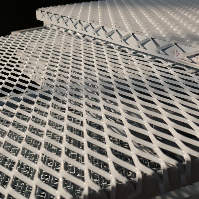 China Facade Cladding PVDF Expanded Aluminum Mesh For Curtain Wall factory