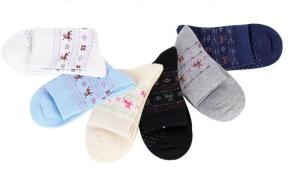China Classic christmas deer patterned design cosy cotton high warmth winter socks for women factory
