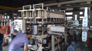 China CE Single Screw Extruder Machine For High Light Transmission PC Solid Corrugated Sheets factory