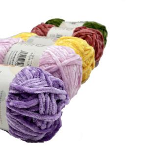 China Knitting Various Colors Weights Chenille Yarn Machine Washable factory