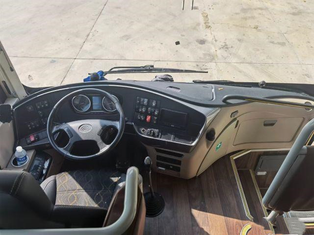 Small Coach Bus Used Yutong Bus Second Hand 39 Seats Yuchai Engine Airbag Chassis
