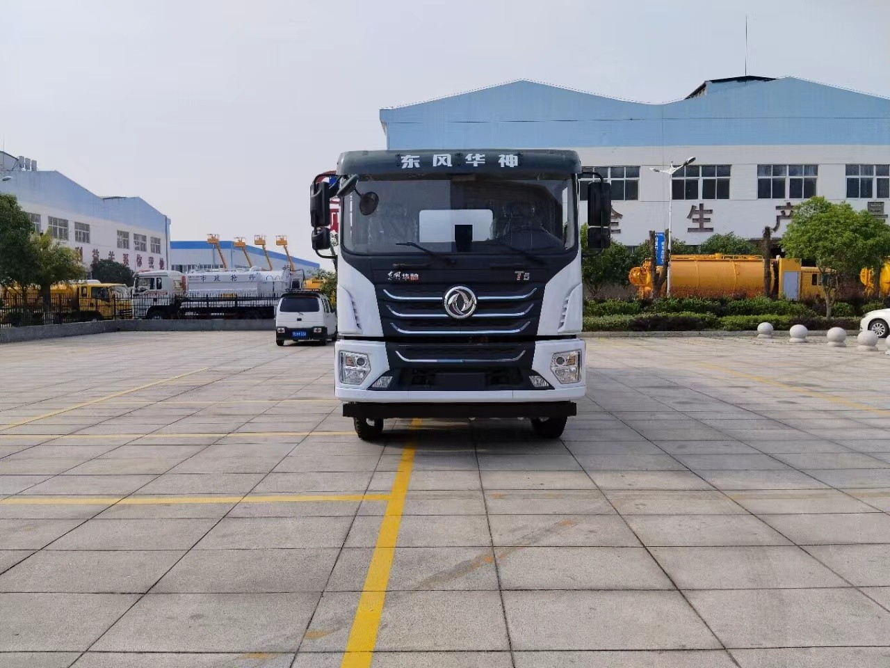 3000Gallons Drinking Water Truck 10-12Tons Truck Tankers For Water Transport