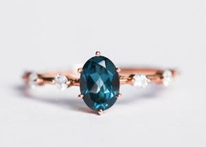 China 1.56ct London Blue Topaz Ring , Oval Shape Diamond Ring Round Cut OEM factory
