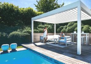 China Pool Aluminum Retractable Outdoor Roof , Retractable Roof Shade PVDF Coating factory