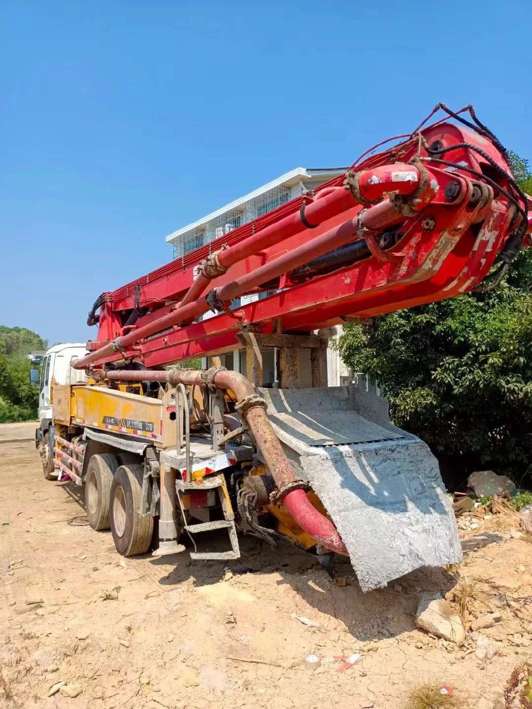 2010 Suny 37m of Concrete Pump on Isuz
