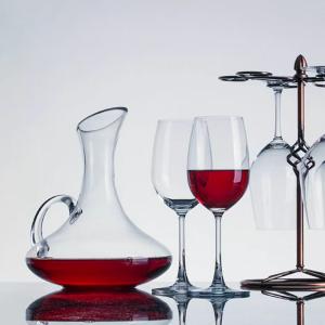 Lightweight White Wine Glass With Smooth Surface Medium In Design