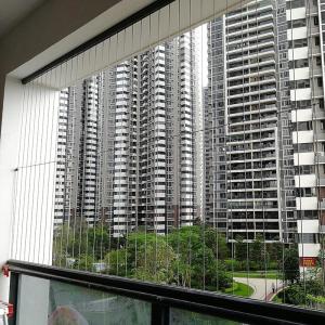 China Unobstructed Nature View Invisible Balcony Grille with Durable 304/316 Steel Wires factory