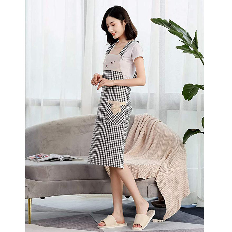 Attractive Womens Kitchen Aprons With Pockets , House Cleaning Aprons 37 Inches Long
