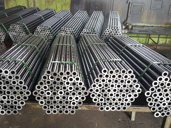 Cold Drawn Precision Seamless Steel Pipe Smooth Surface DIN2391 Standard