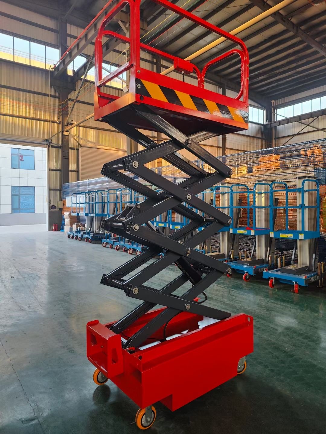 Manual Moving Battery Lift Up And Down Scissor Aerial Work Platform