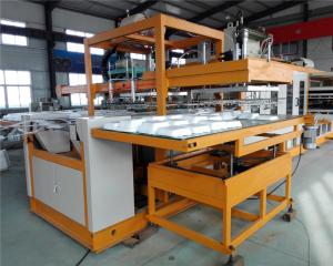 China Fully Automatic Vacuum Forming Foam Box Making Machine 5 Workers Operated factory