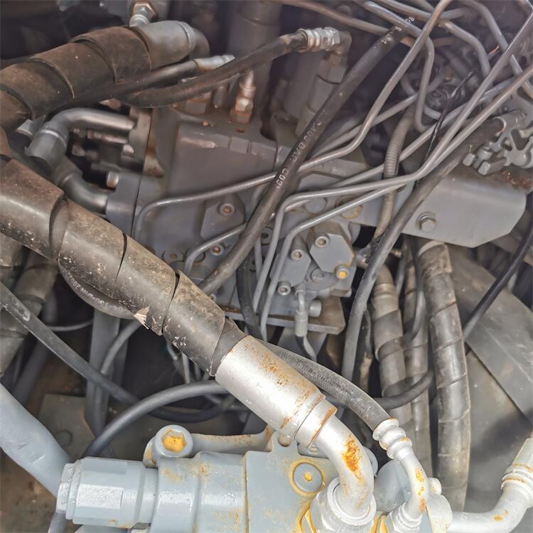 Used Hitachi ZX240 Excavator in Shanghai Made in Japan with Original Hydraulic Valve
