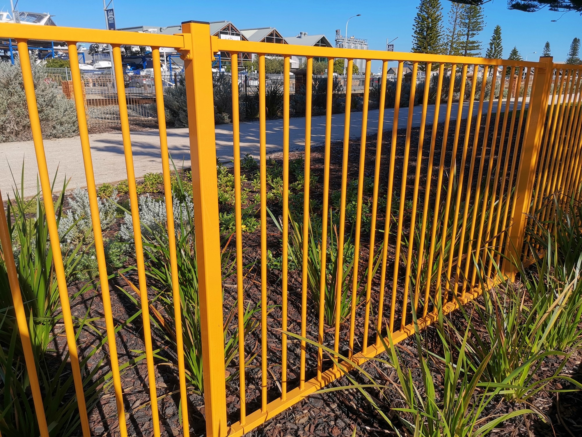 Powder Coated 1.2m Metal Picket Fence Spear Top Design