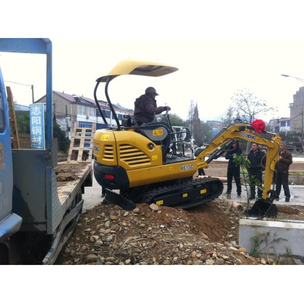 Strong Power Crawler Hydraulic Excavator 1.5 Tons Digger AC Driving Cab