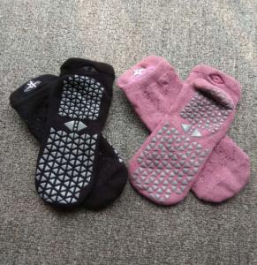 China Customized Logo Non Slip Fitness Socks Breathable Rubber Bottom With Grip Barre factory