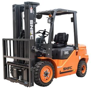 China 3 Ton 3.5 Ton 3000kg Triple Mast Diesel Forklift with Auto Gearbox Bearing factory