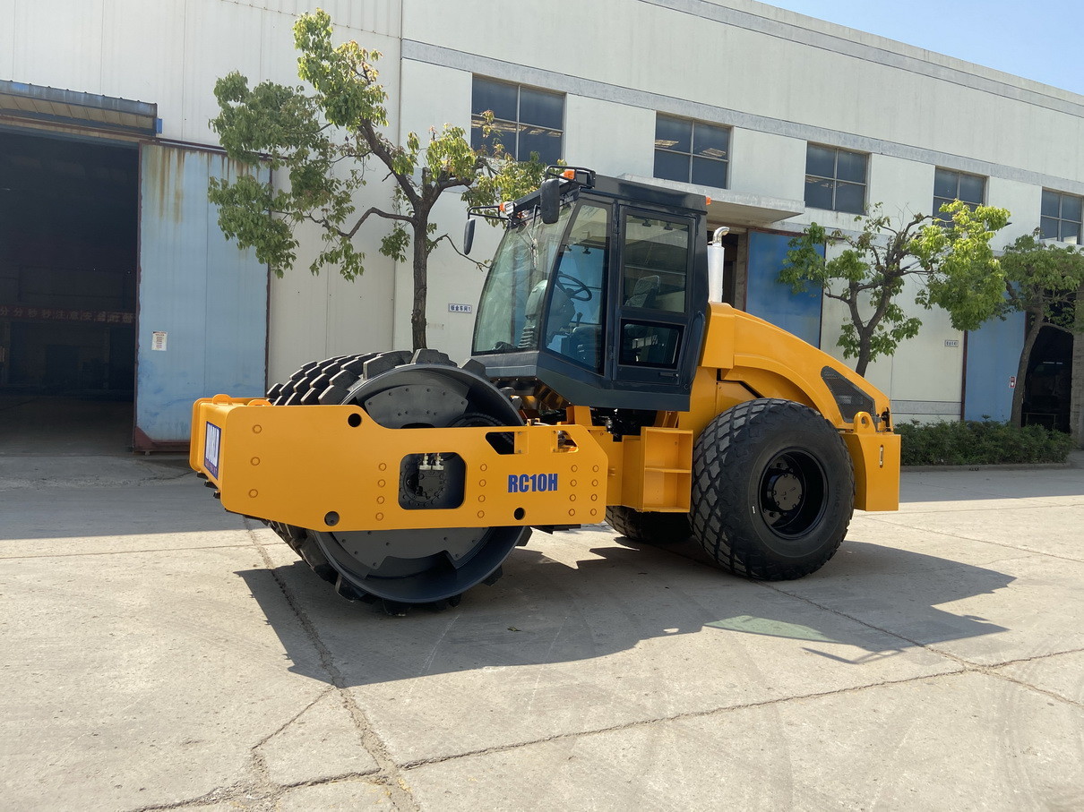 10000kg Vibratory Road Roller for Construction and Road Maintenance