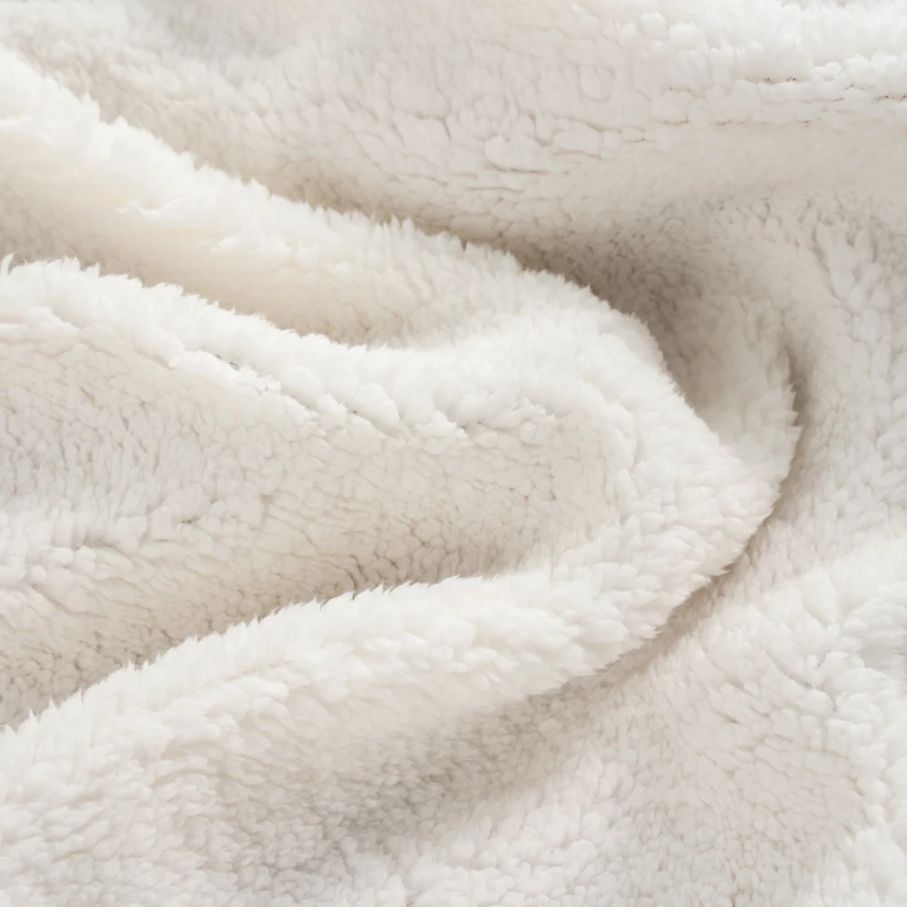 Soft Knitted 130*110cm Reversible Polyester Blanket Microplush Custom Color Plush Throw