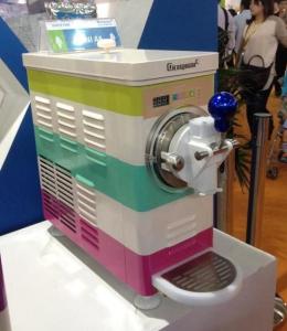 China Oceanpower Mini Table Top Frozen Yogurt machine/Soft Ice Cream Machine.Low noice. factory
