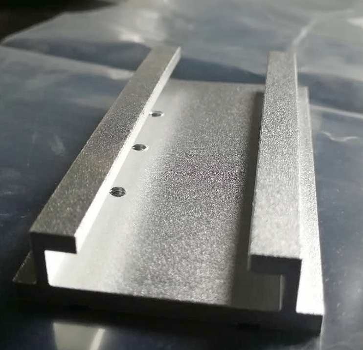 China Sandblasted Aluminium Extrusion Profiles Extruded Aluminum Parts With Machining Holes factory