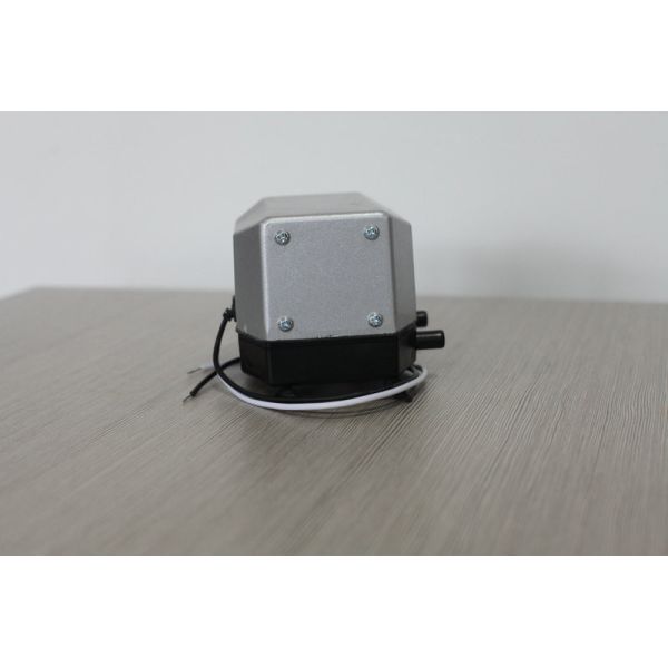 China Aluminum AC Dosing Silent Aquarium Air Pump With Duckbill Valves factory