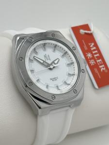 China 30 Meters Waterproof Silicone Strap Watch with Luminous Hands factory