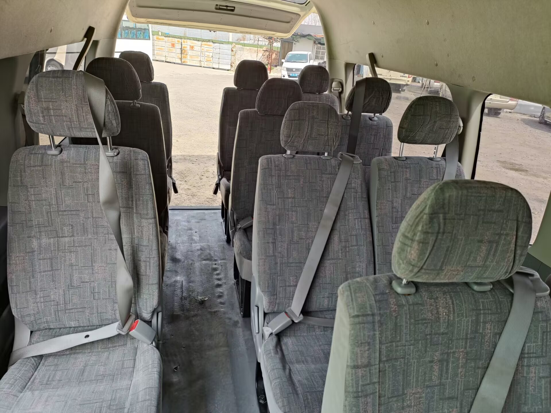 Japanese Used Buses Hiace 13 - 15seater Gasoline Engine Left Steering Toyota Brand