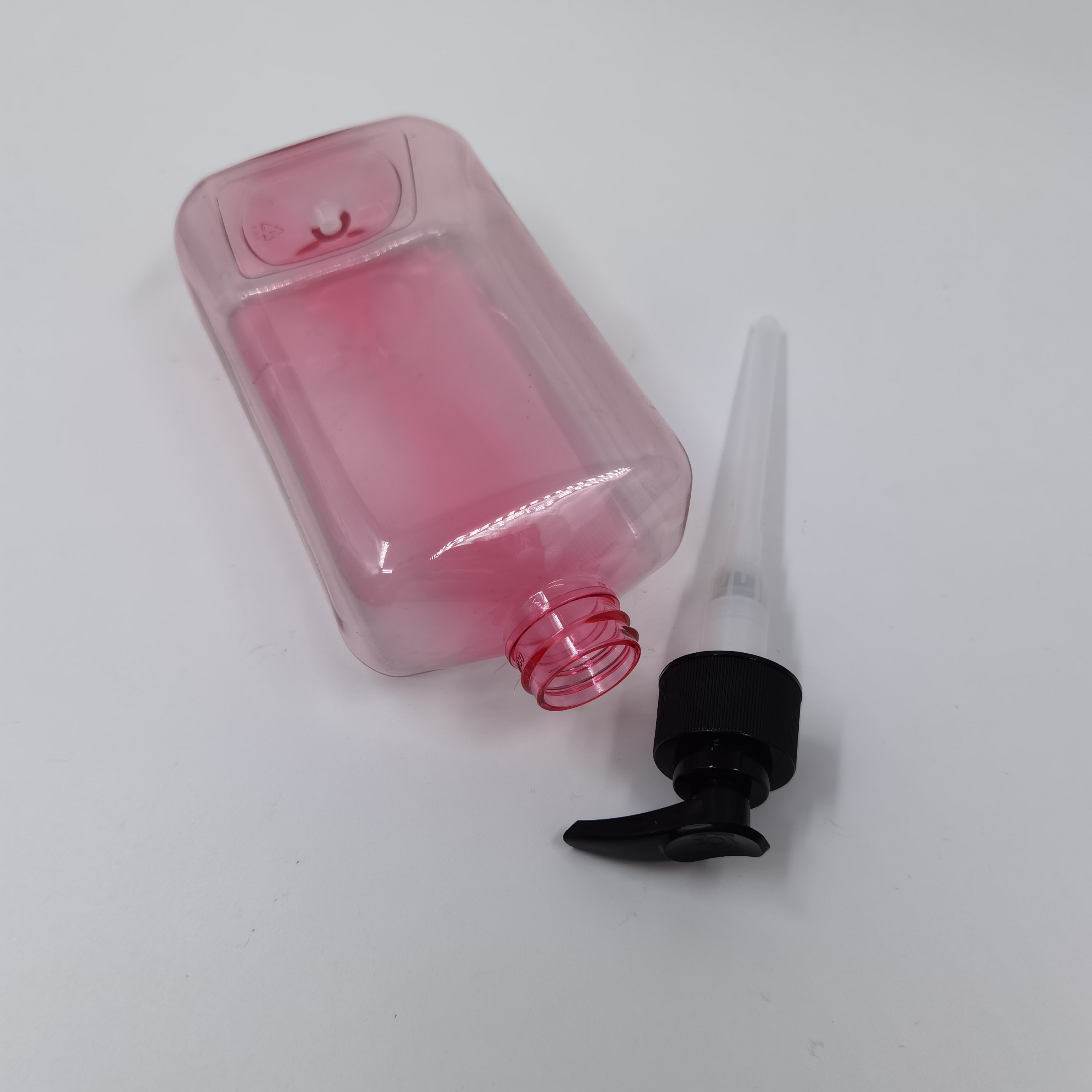 500ml Flat Plastic Cosmetic Bottles With Black Lotion Pump Shampoo Hand Wash Container