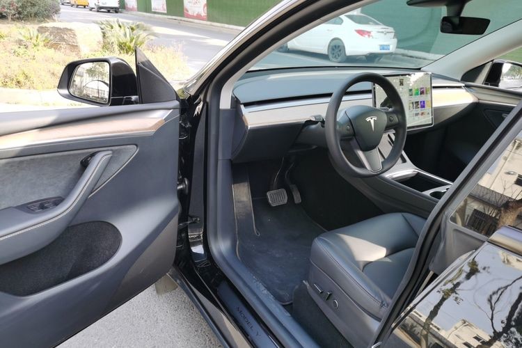 China Super Sport Car Electric Coupe Car Intelligent Luxury Sedan With Lithium
