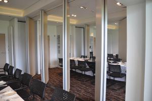 China Folding Wall Acoustic Movable Room Divider , Banquet Hall Sound Proof Partition factory