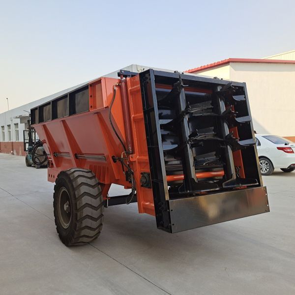 China Manure Trailer Farm Spreader Vertical Hydraulic Fertilizer Spreader factory