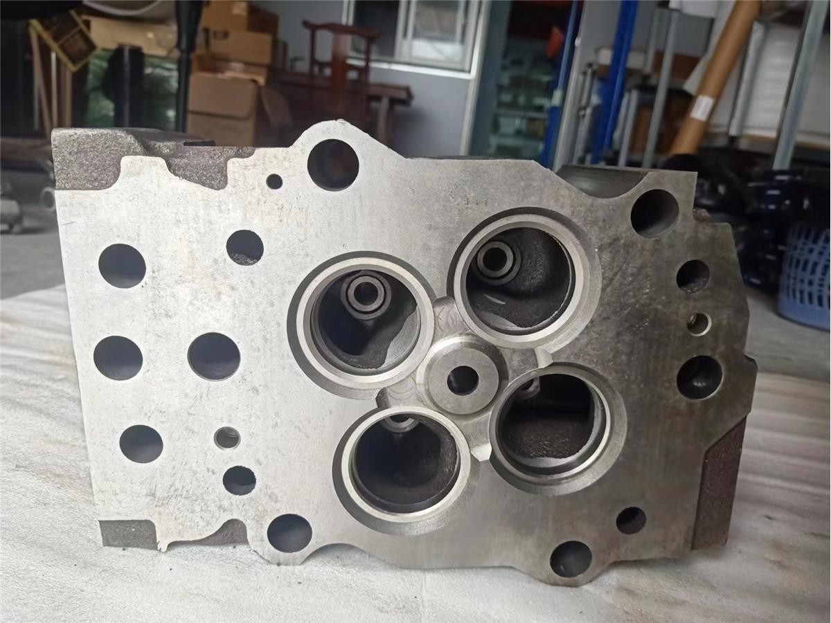 Cylinder Head Assy 3811985 For KTA19 K19 4 valve Diesel engine