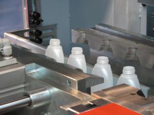 China lotion bottle HDPE Blow Mold with defleshing system factory