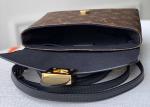 Women'S Black Handhold Luxury Bucket Bag With Lock Catch