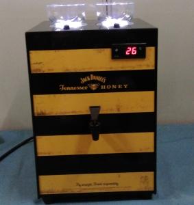 China High Capacity Ice Cold Shot Dispenser , 2 Bottles Refrigerated Liquor Dispenser factory