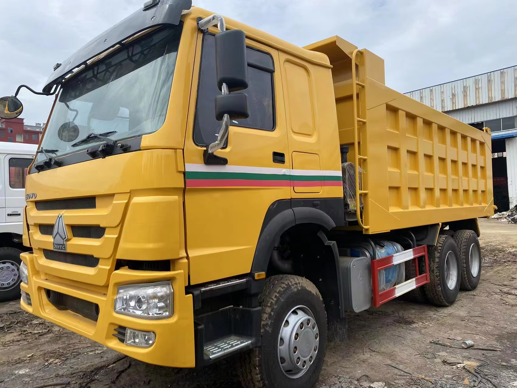 Used Sinotruk Howo 10 Tyres 6X4 40Ton Tipper 371 375HP Long Distance Mine Sand Dump Trucks