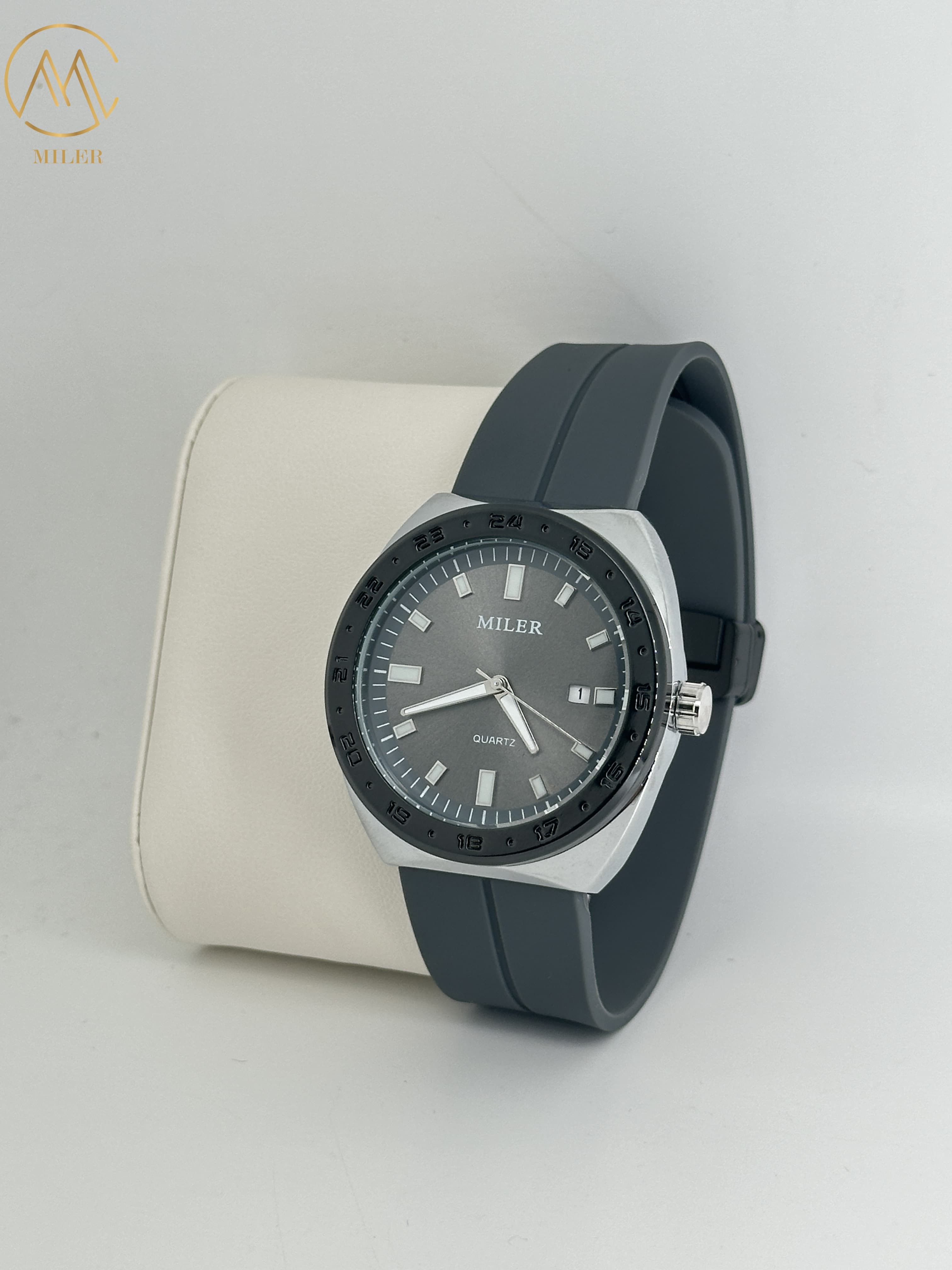 Fashion Casual Business Quartz Life Waterproof Auto Date Display Quartz Wrist watch with Silicone Stra